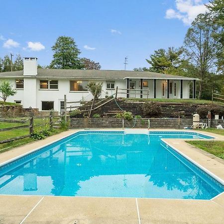 Comfort, Fun, & Charming - 5BR Oasis with Pool Coatesville Esterno foto